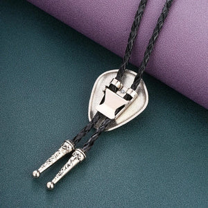 Bolo tie i diamantformad metall med natursten