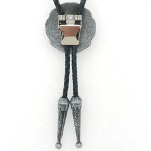 Bolo tie med retroinspirerat keltiskt mönster Svart