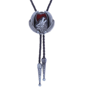 Bolo tie med vargmotiv i legering
