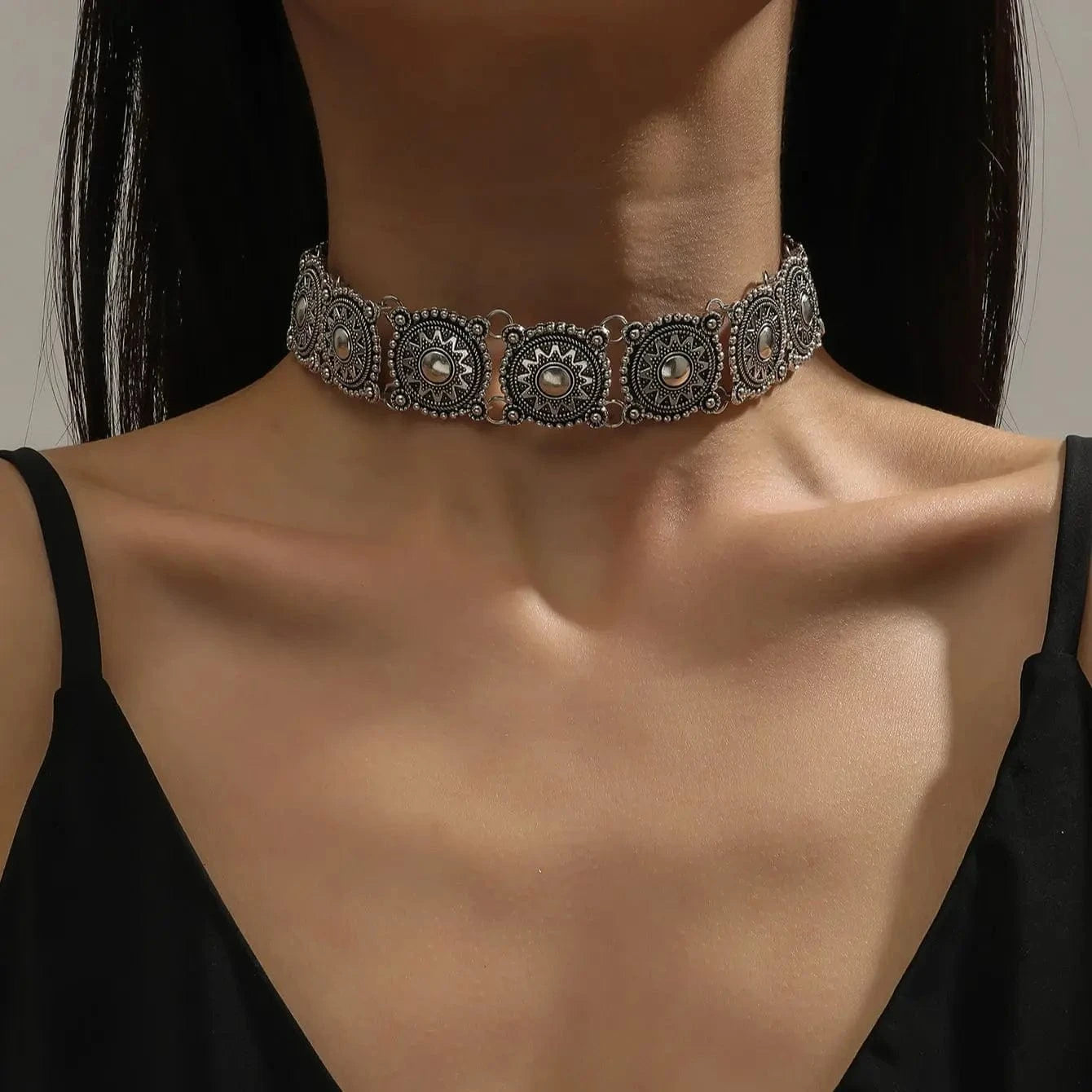 Choker-halsband med conchos i western stil Antik silver