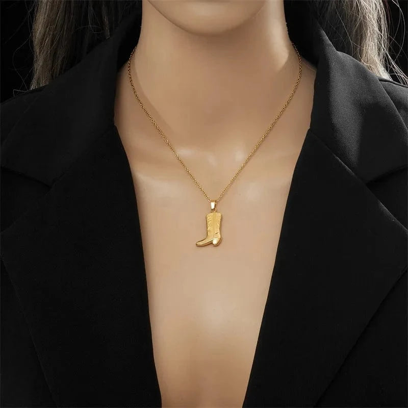Halsband med hänge i form av en cowboyboots Guld