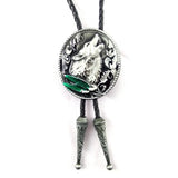 Bolo tie i läder med vargmotiv i antik stil Antiksiler och grön