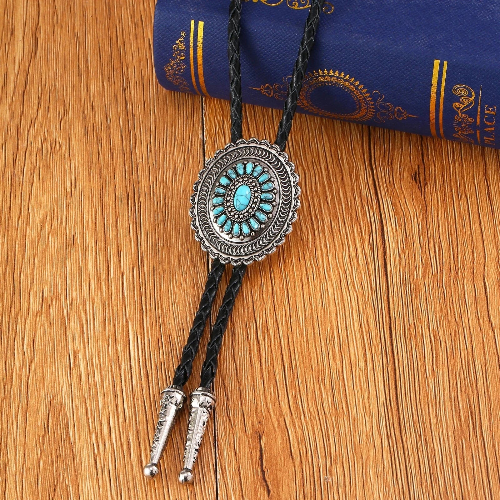 Bolo tie i solrosformad metallram och turkos sten Turkosblå