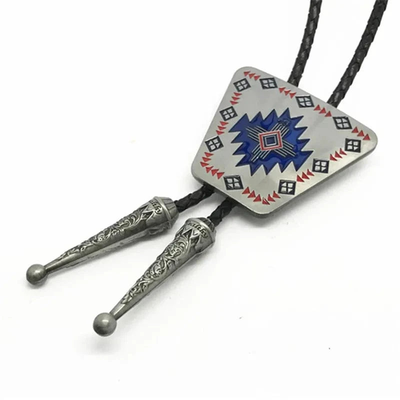 Bolo tie i triangelform med geometriskt mönster Vit