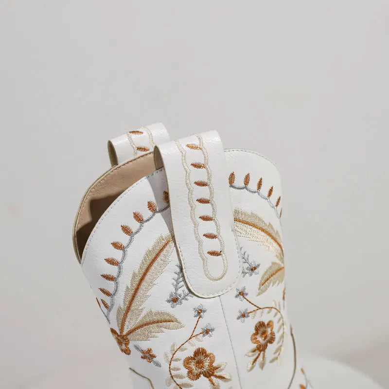 Broderade cowboyboots i boho stil med 6cm klack