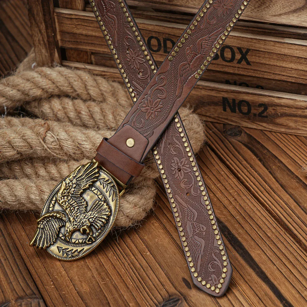 Cowboybälte med guldfärgat örnspänne