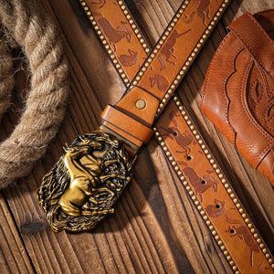Cowboybälte med gyllene hästspänne