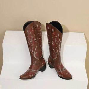 Cowboyboots med broderad design och blockklack