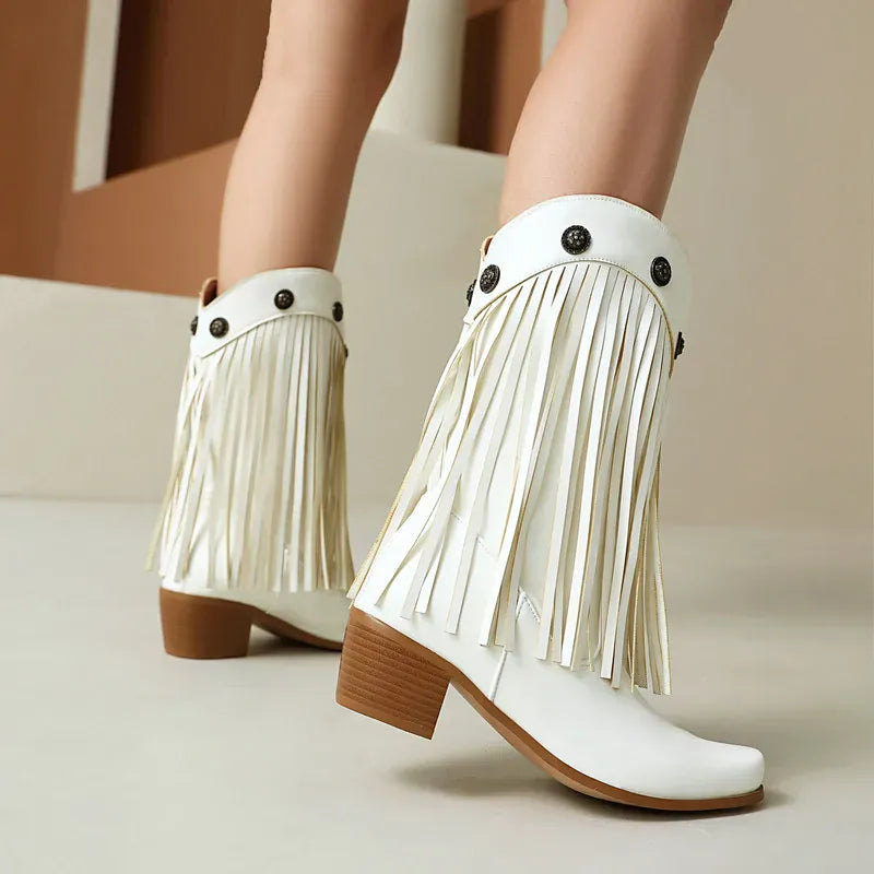 Cowboyboots med fransar och nitar i västernstil