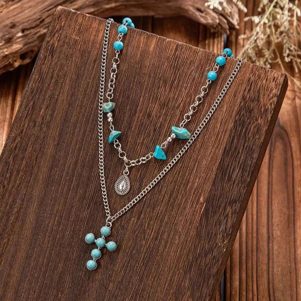 Flerradigt halsbandsset i western stil med turkoskors och choker