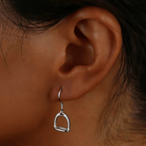 Stigbygel Örhängen Silver