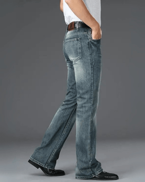 Utsvängda jeans herr